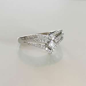 New 14k White Gold 0.50 ct Diamond Ring with central Princess Cut 