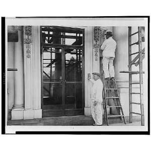  Painting the White House,1924