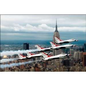 Air Force Thunderbirds Flying F 16 Fighting Falcons Near Empire State 