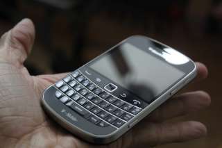 MINT   UNLOCKED   BlackBerry Bold 9900   24GB W/MEMORY CARD   Black 