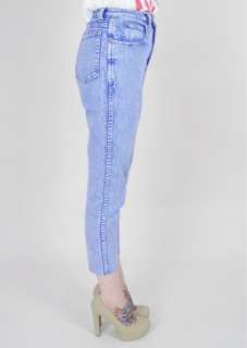 Acid washed cotton denim in a bright blue color, with stretch 