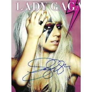  LADY GAGA STARRY EYED BEAUTIFUL AUTOGRAPHED 8 X 10 