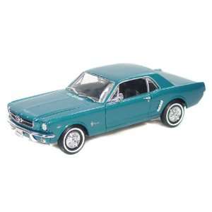  1964 1/2 Ford Mustang Coupe 1/24   Green Toys & Games