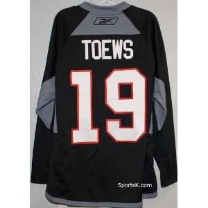  Blackhawks Practice Toews Jersey Adult Size Large (In 