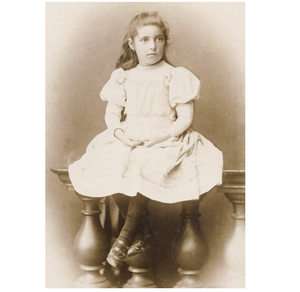 PRETTY LITTLE GIRL fine dress/fashion/pose CDV PHOTO 1890s  
