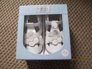 NEW Girls ROBEEZ Soft Soles White Mary Jane Pretty Pansy White Shoes 