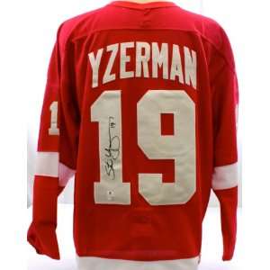  Steve Yzerman Signed Jersey   GAI   Autographed NHL 
