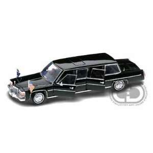    1983 Cadillac Presidential Parade Car Limo 1/24 Toys & Games