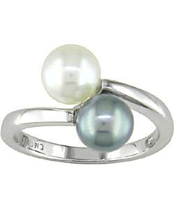 14 kt. White Gold Black and White Freshwater Pearl Ring (6 6.5mm 
