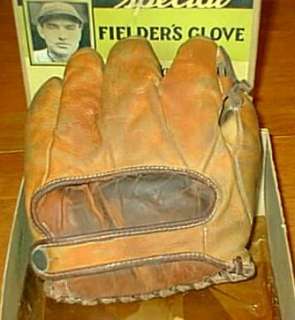 PIE TRAYNOR SPECIAL FIELDERS GLOVE AND FACTORY DISPLAY BOX  