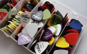 Lots of 100pcs New guitar picks 0.58mm/0.71mm/0.81mm/0.96mm/1.2mm 