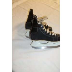 Nike Baue Spirit Ice Hockey Skates   Size 9J (toddler)   good 