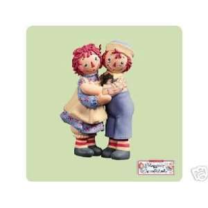  Raggedy Ann & Andy Holiday Hug 2004 Hallmark Keepsake 