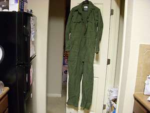 US ARMY COVERALLS UTILITY OD GREEN SIZE MEDIUM  