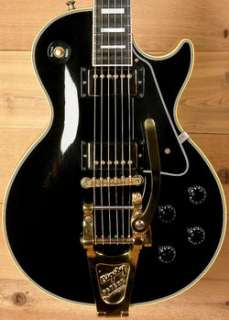 the gibson les paul custom is faithfully replicated from the
