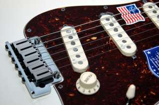 New USA Fender ® American Deluxe Stratocaster, Strat, Olympic Pearl 
