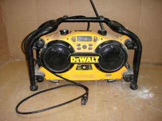 DEWALT DC011 AM/FM WORKSITE RADIO AND CHARGER  