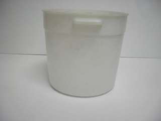 CAMBRO 6qt. Round Food Storage Container, RFS6. 9 good  