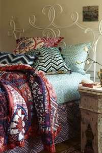 ANTHROPOLOGIE SHANTI PAISLEY TWIN QUILT AND EURO SHAM NEW IN PACK 