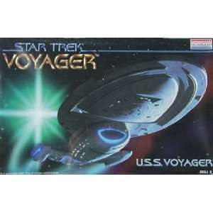  Monogram STAR TREK USS VOYAGER Spaceship Model Kit Toys & Games